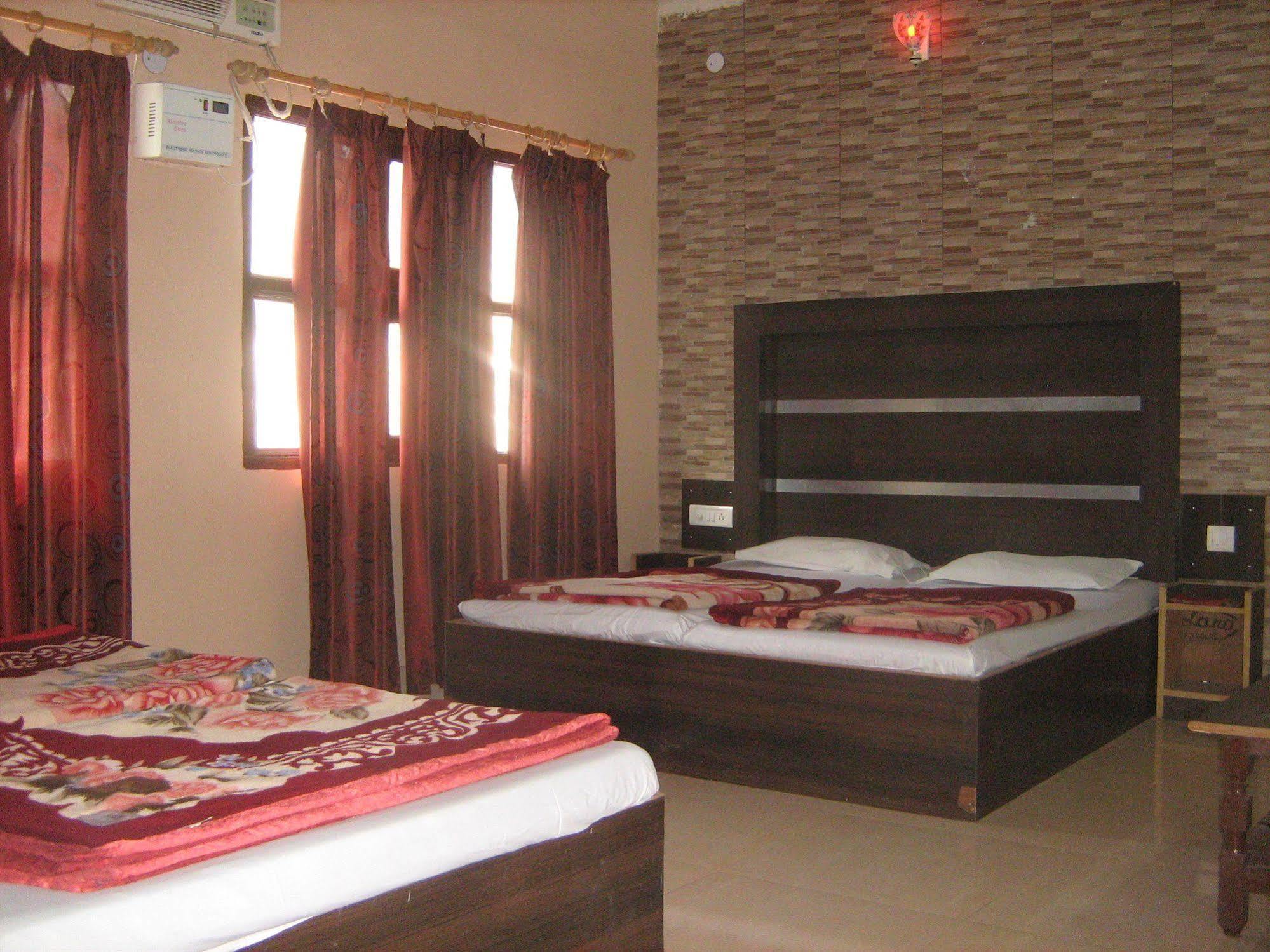 הרידוואר Hotel Gyan מראה חיצוני תמונה